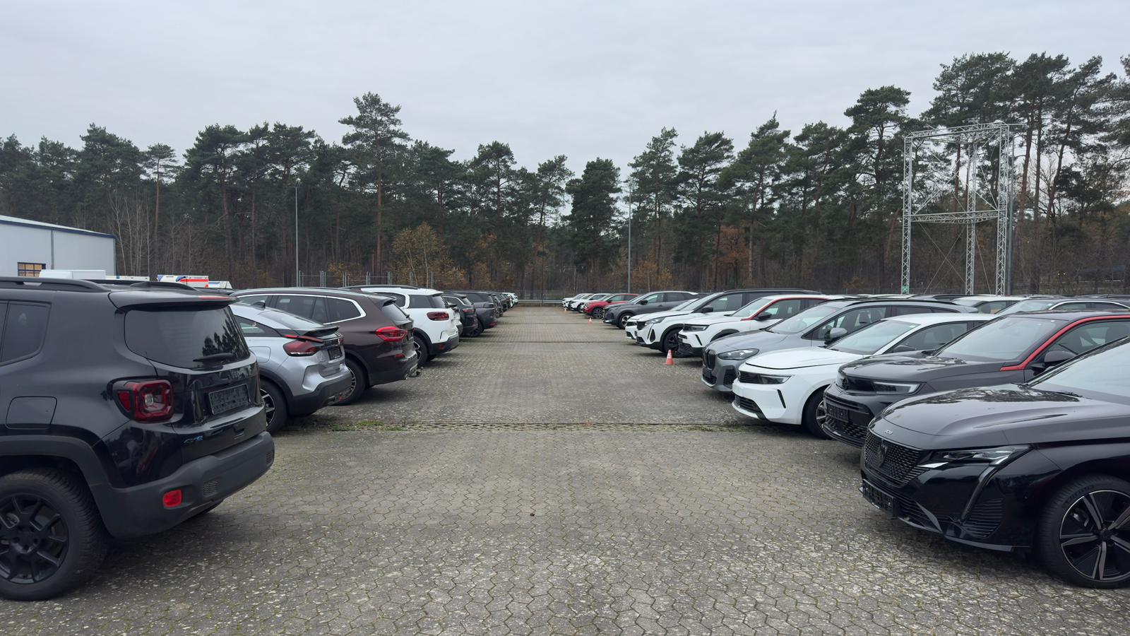 Hubmotion Compound – Fahrzeugbestand auf befestigter Fläche